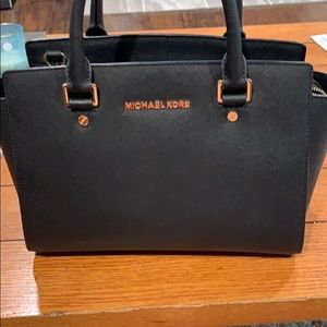 Michael Kors Purse black w gold hardware